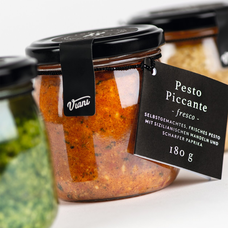Pesto piccante – frisches rotes Pesto mit Paprika, Chili und Mandeln